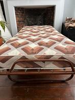 Zeer compact éénpersoonsbed, Huis en Inrichting, Slaapkamer | Bedden, Ophalen, Bruin, Zo goed als nieuw, 200 cm