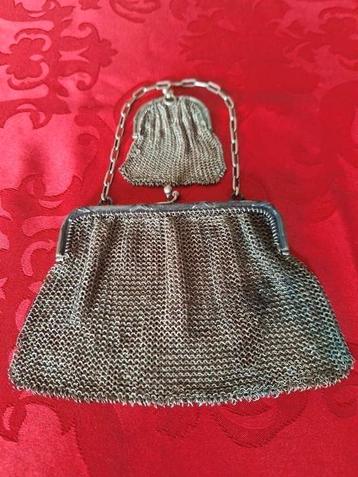 2 kleine vintage portemonneetassen, in zilverkleurig gaas beschikbaar voor biedingen