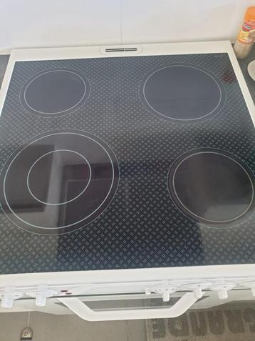 Kookvuur, Elektronische apparatuur, Fornuizen, Ophalen, 60 cm of meer, 4 kookzones, Zo goed als nieuw