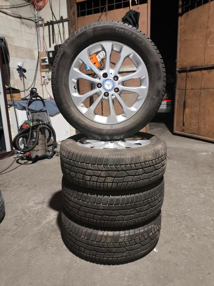 Mercedes Jante Gla avec pneu hiver, Autos : Pièces & Accessoires, Pneus & Jantes, Pneu(s), Enlèvement