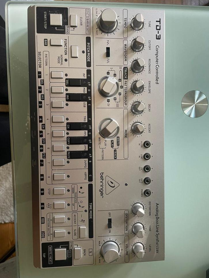 Behringer TD-3, Muziek en Instrumenten, Synthesizers, Zo goed als nieuw, Roland, Ophalen