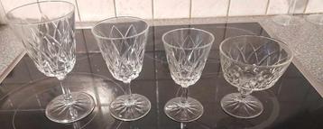 Glas servies beschikbaar voor biedingen
