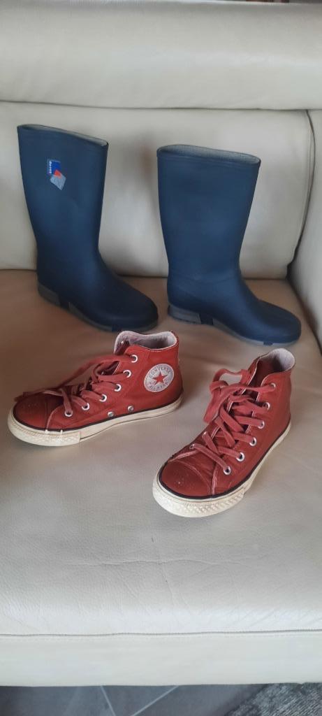 Converse rode leren sneakers + blauwe rubberen laarzen 31, Kinderen en Baby's, Kinderkleding | Schoenen en Sokken, Gebruikt, Laarzen