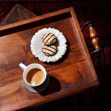 Sturdy Tea Tray with Iron Handles beschikbaar voor biedingen