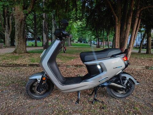 Scooter Électrique NIU 100km d'autonomie, Fietsen en Brommers, Snorfietsen en Snorscooters, Zo goed als nieuw, Elektrisch, Ophalen