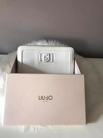 Nieuwe witte portemonnee van Liu Jo  beschikbaar voor biedingen