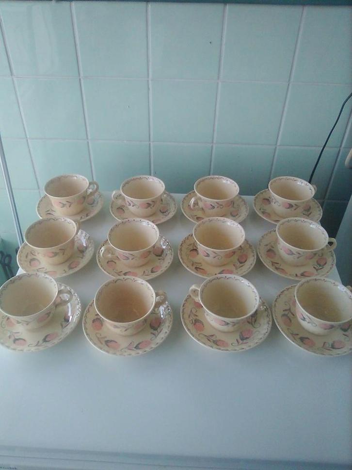 12 Delig Servies Porselein AFHALING LEES BESCHRIJVING, Huis en Inrichting, Keuken | Servies, Gebruikt, Compleet servies, Overige stijlen