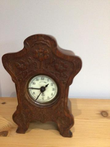 Magnifique horloge en bois sculpté 1850 unique 