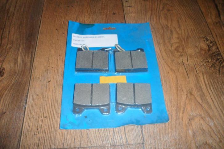 Nieuwe remblokken Peugeot 504, Auto-onderdelen, Remmen en Aandrijving, Oldtimer onderdelen, Peugeot, Nieuw, Ophalen of Verzenden