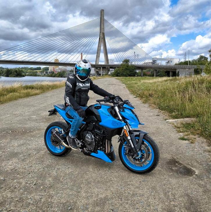 Suzuki gsxs 8s, Motos, Motos | Suzuki, Particulier, Naked bike, plus de 35 kW, 2 cylindres, Permis Moto A, ABS, Éclairage LED