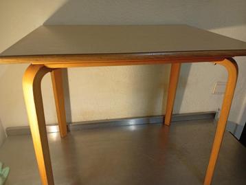 Zeer zeldzame vintage bijzettafel voor banken  beschikbaar voor biedingen