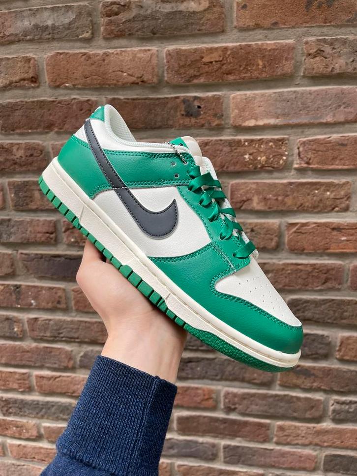 Nike Dunk Low SE Lottery Pack Malachite Green, Kleding | Heren, Schoenen, Nieuw, Sneakers, Overige kleuren, Ophalen