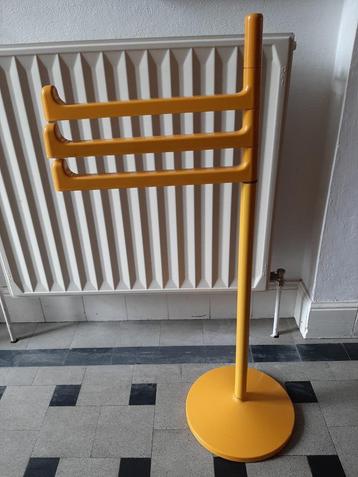 GEDY Makio Hasuike gele servethouder met vintage design beschikbaar voor biedingen
