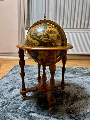 Vintage Italian Globe Bar - stijlvol en praktisch beschikbaar voor biedingen