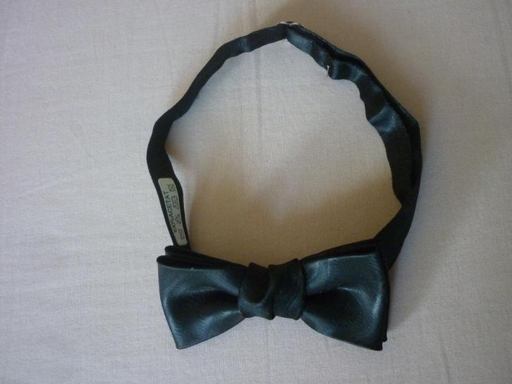 Vlinderstrik Satijn 8cm, Kleding | Heren, Stropdassen, Zo goed als nieuw, Effen, Zwart, Ophalen of Verzenden