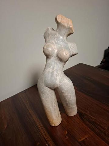 Vrouwen torso van rufaro murenza beschikbaar voor biedingen