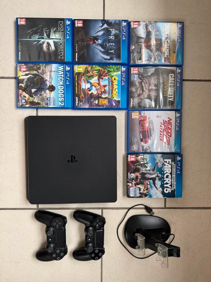 Playstation 4 slim 500gb + 2 controllers en 8 spellen, Games en Spelcomputers, Spelcomputers | Sony PlayStation 4, Zo goed als nieuw