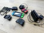 Nintendo Switch +  4 controllers en oplaadstation, Games en Spelcomputers, Ophalen, Gebruikt, Met 3 controllers of meer, Switch Original