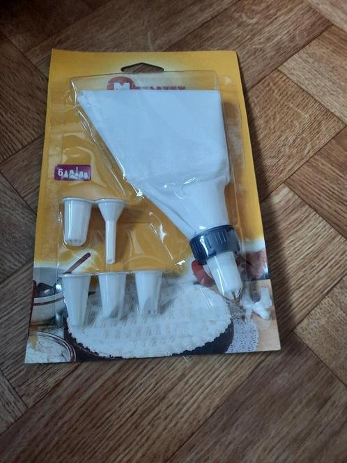 nieuwe spuitzak met 6 doppen ., Hobby en Vrije tijd, Taarten en Cupcakes maken, Nieuw, Bakvorm, Taarten, Ophalen of Verzenden