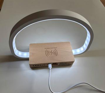 Bedlampje met draadloze oplader, nieuwe lamp uit 2025 beschikbaar voor biedingen