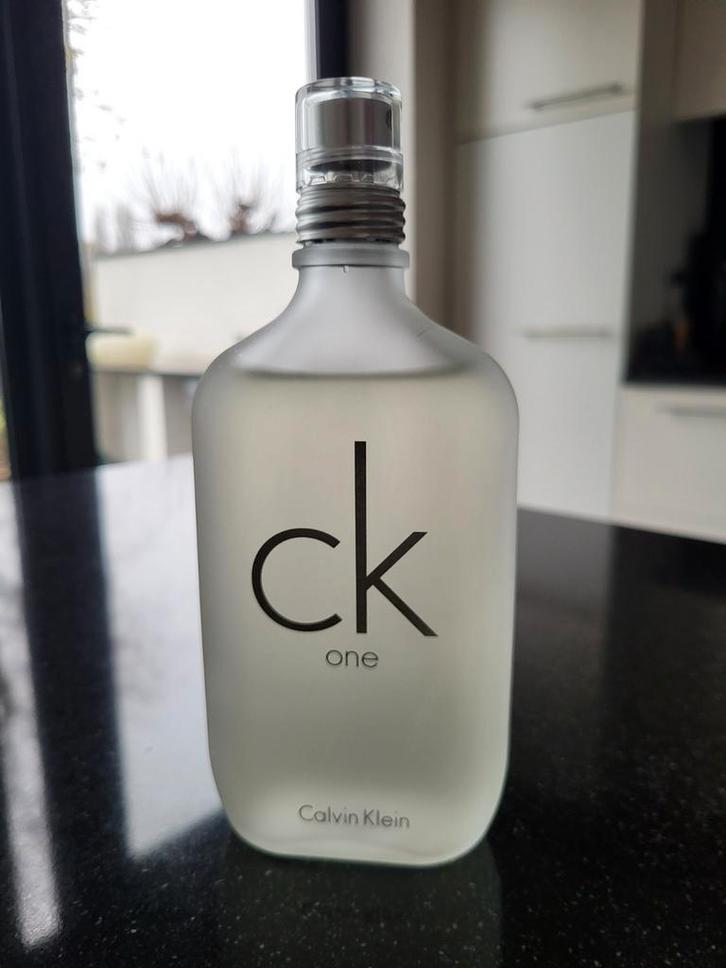 Calvin Klein Ck One Eau de toilette Spray. Unisex!, Handtassen en Accessoires, Uiterlijk | Parfum, Gebruikt, Ophalen of Verzenden