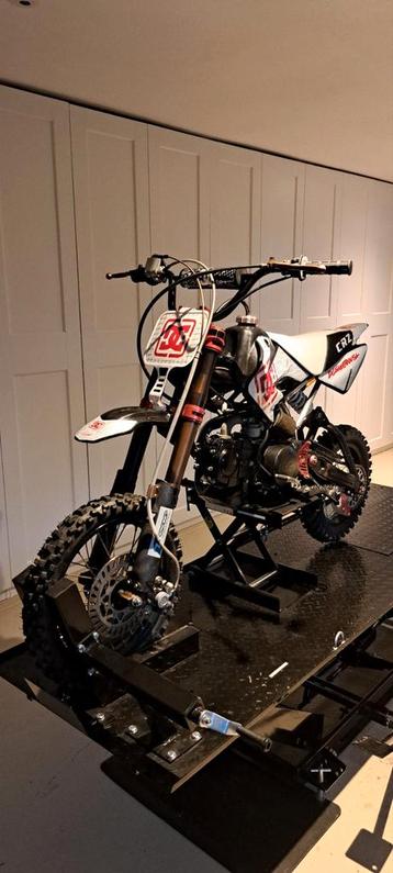 CRZ 125cc dirt bike beschikbaar voor biedingen