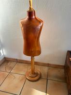 Kinder mannequin buste, Enlèvement