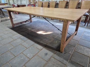 260 cm lange provençaalse boerentafel  beschikbaar voor biedingen