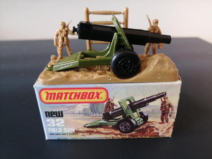 Lesney Matchbox Superfast #32 Field Gun with base in doosje, Hobby en Vrije tijd, Modelauto's | Overige schalen, Zo goed als nieuw