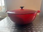Le Creuset Marmite rood 32, Maison & Meubles, Cuisine | Casseroles & Poêles, Enlèvement ou Envoi, Comme neuf, Fonte, Plaque céramique