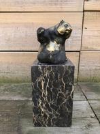 Een bronzen beeld/sculptuur van een zittende panda, op mooie, Enlèvement ou Envoi