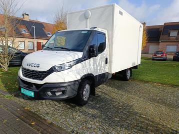 mooie iveco met lichtgewicht meubelbak,12000km,automaat disponible aux enchères