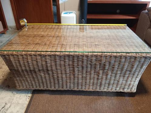 Rotan Salontafel met glazen blad (op maat laten bij maken), Huis en Inrichting, Woonaccessoires | Kisten, Zo goed als nieuw, 50 tot 75 cm