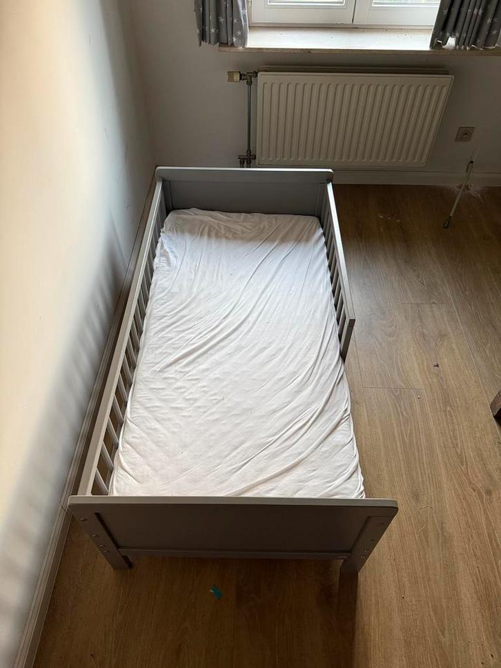 Peuterbed kleuterbed met matras, Huis en Inrichting, Slaapkamer | Bedden, Ophalen