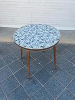Retro bijzettafel met mozaïek blad diameter 47 cm., Ophalen of Verzenden