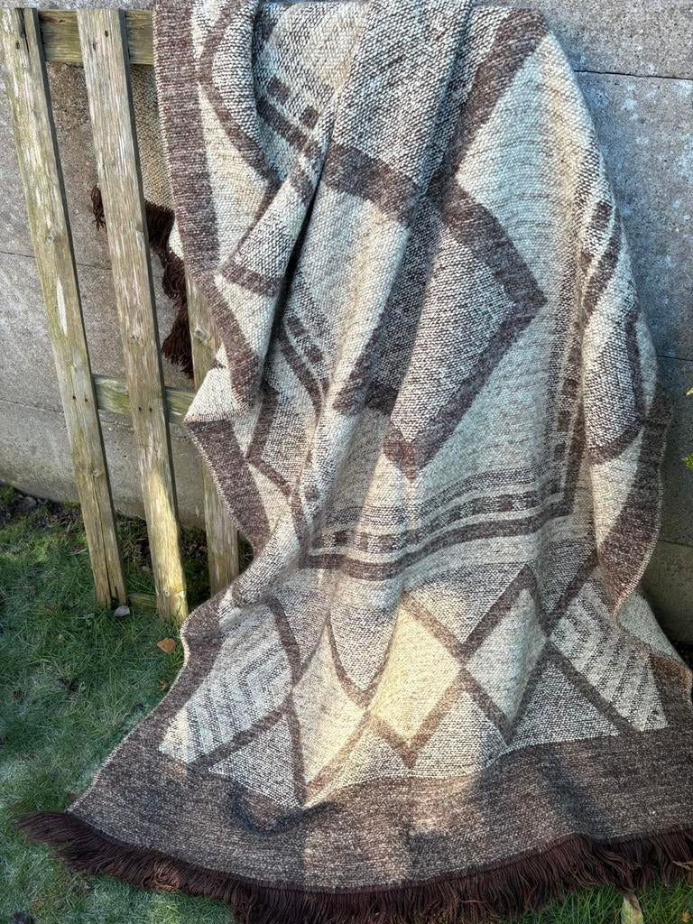 Vintage wol fringe plaid, Huis en Inrichting, Woonaccessoires | Plaids en Woondekens, Zo goed als nieuw, Ophalen of Verzenden