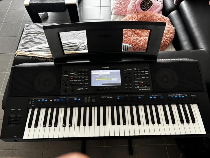 Yamaha Psr sx900 met doos(factuur 2024) en plooistandaard., Muziek en Instrumenten, Keyboards, Zo goed als nieuw, 61 toetsen, Yamaha