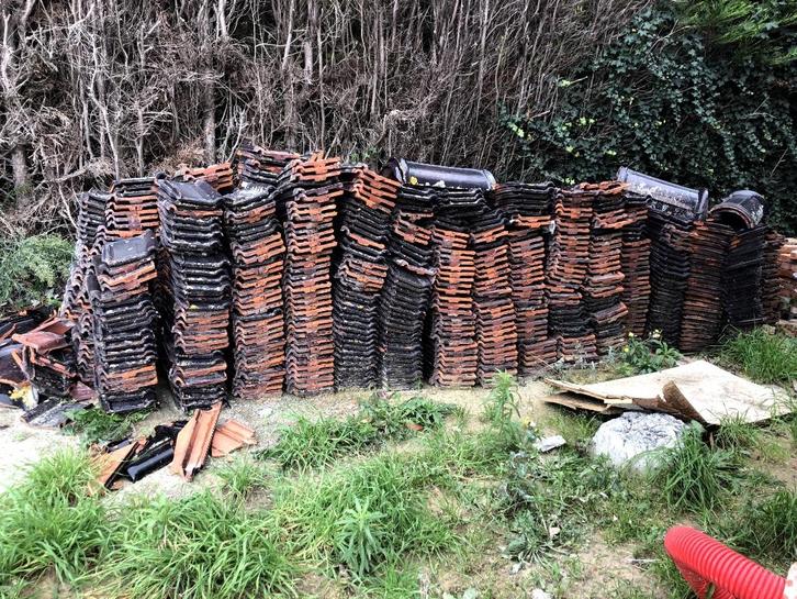 Keramische dakpan, Doe-het-zelf en Bouw, Dakpannen en Dakbedekking, Zo goed als nieuw, Dakpannen, Steen of Klei, Zwart, 15 m² of meer