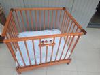 Boîte pliable pour bébé (bois), Enfants & Bébés, Parcs, Enlèvement, Utilisé, Carré, Réglable en hauteur