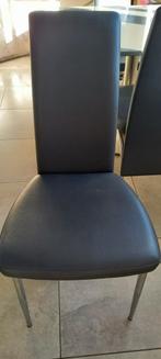 Drie stoelen met eettafeltje, Ophalen, Zo goed als nieuw, Grijs, Drie
