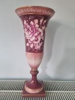 Bordeauxroze vaas met vergulding en gestileerde bloemen, Ophalen of Verzenden, Zo goed als nieuw, Overige kleuren, Minder dan 50 cm