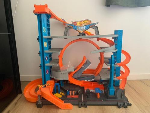 Hot Wheels Ultimate Garage met haai, Kinderen en Baby's, Speelgoed | Racebanen, Gebruikt, Racebaan, Hot Wheels, Met looping, Ophalen
