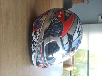 Helm met haaien. M beschikbaar voor biedingen