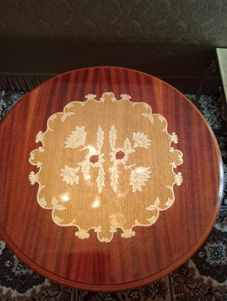 Tables d'appoint en bois brocante avec incrustation, Antiquités & Art, Curiosités & Brocante, Enlèvement