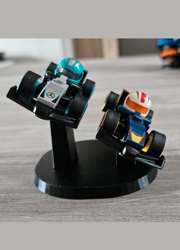 Staanders F1 mini auto beschikbaar voor biedingen