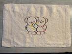 Gastendoekje met geborduurde beertjes, Huis en Inrichting, Badkamer | Badtextiel en Accessoires, Ophalen of Verzenden, Nieuw, Overige kleuren