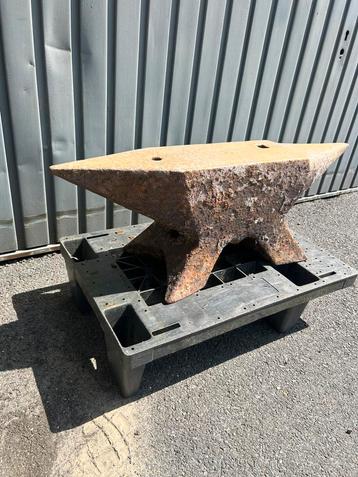 Mooi oud aambeeld 90 kg, Enlèvement