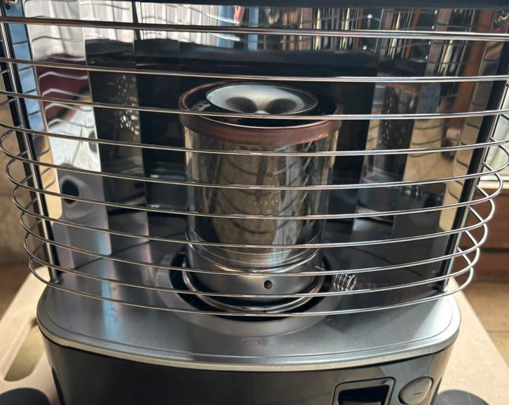 Poêle au pétrole servi 2 jours cause double emploi, Maison & Meubles, Poêles, Comme neuf, Enlèvement