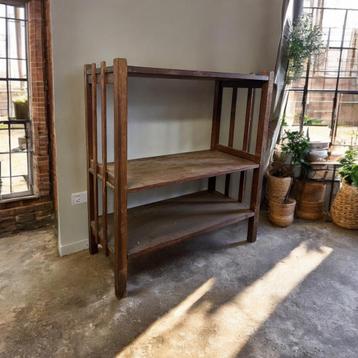 Vintage houten staande rek / etagere / bijzettafel, Antiek en Kunst, Curiosa en Brocante, Ophalen of Verzenden