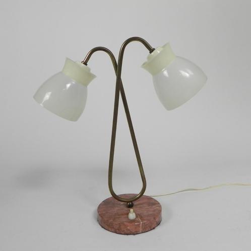 Tafellampje met 2 kunststof kapjes op marmer voet, jaren '50, Antiek en Kunst, Antiek | Verlichting, Ophalen of Verzenden